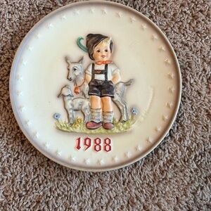 Goebel 1988 Porcelain Plate with Cream Finish